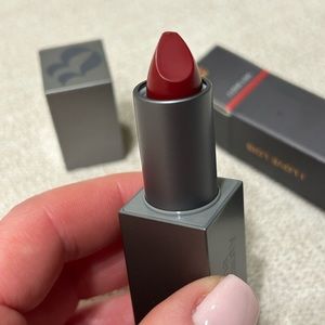 NIB Rinna Beauty Lipstick in I love Lois gorgeous cool red satin
